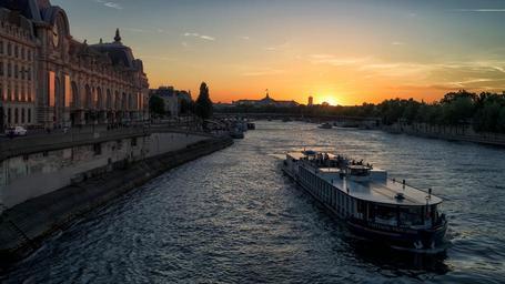 Sunset_on_the_Seine.jpg