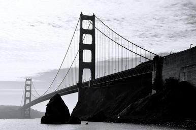 Golden_Gate_Bridge_Monochrome.jpg