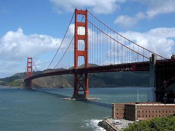 Golden gate bridge and fort point in San Francisco.jpg